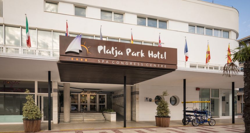 hotel-entrance---htop-platja-park_52630815879_o